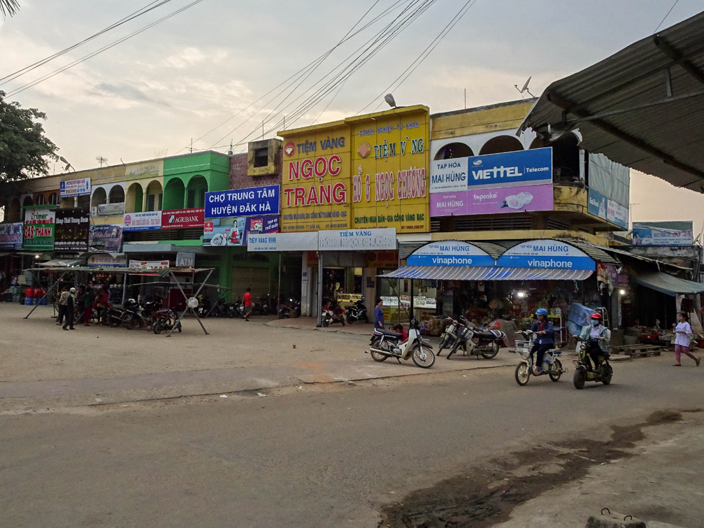 chợ trung tâm thương mại huyện đắk hà kon tum việt nam